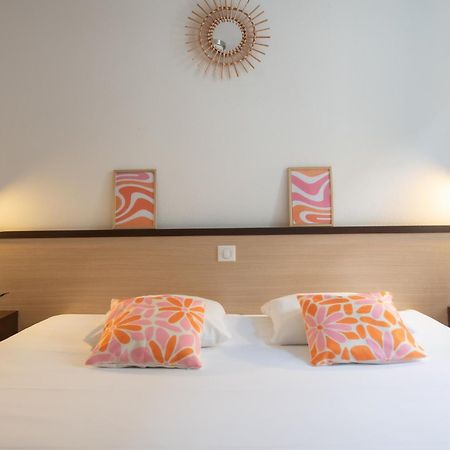Logis Hotel Le Commerce 나바렝스 외부 사진