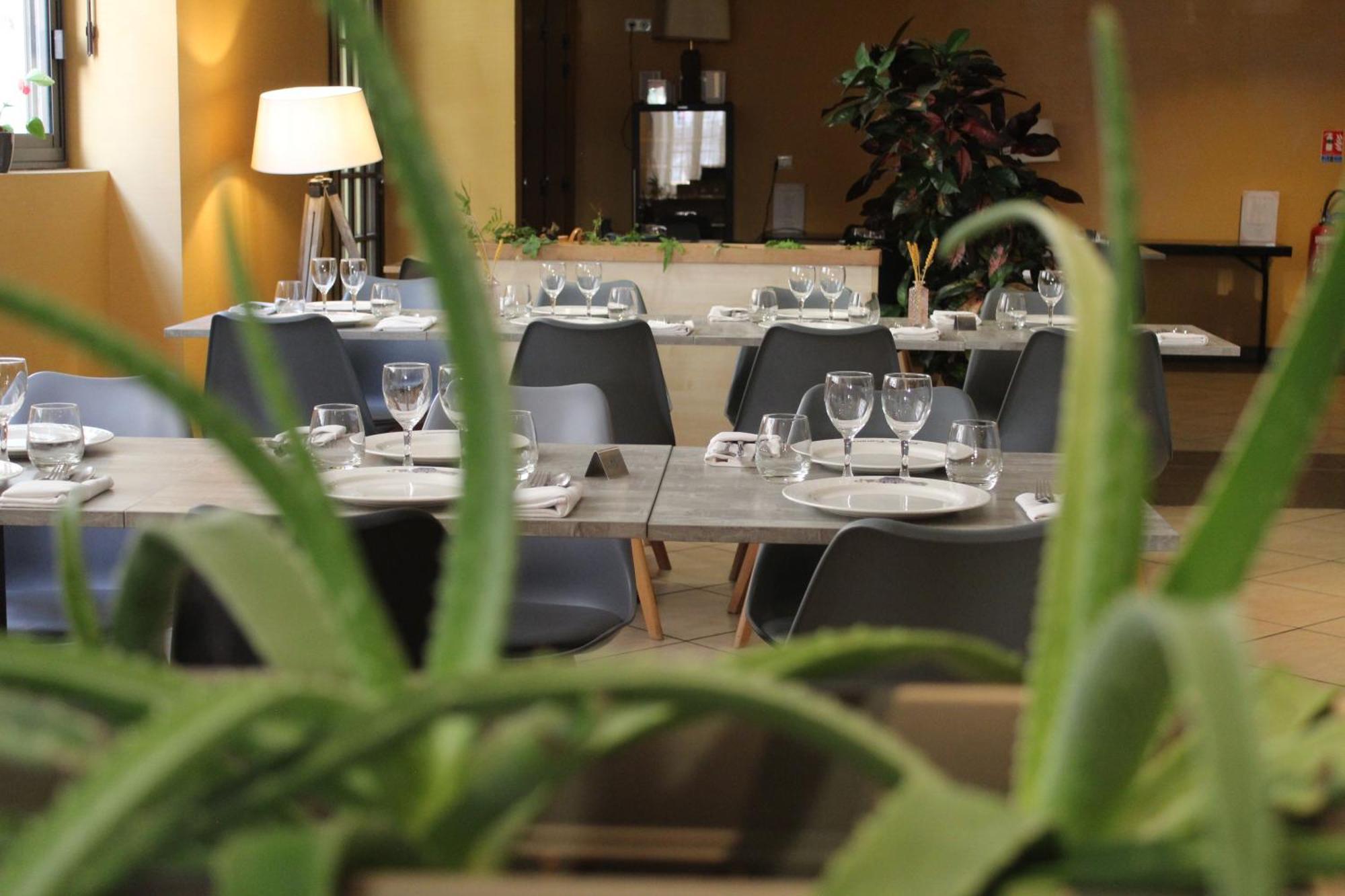Logis Hotel Le Commerce 나바렝스 외부 사진