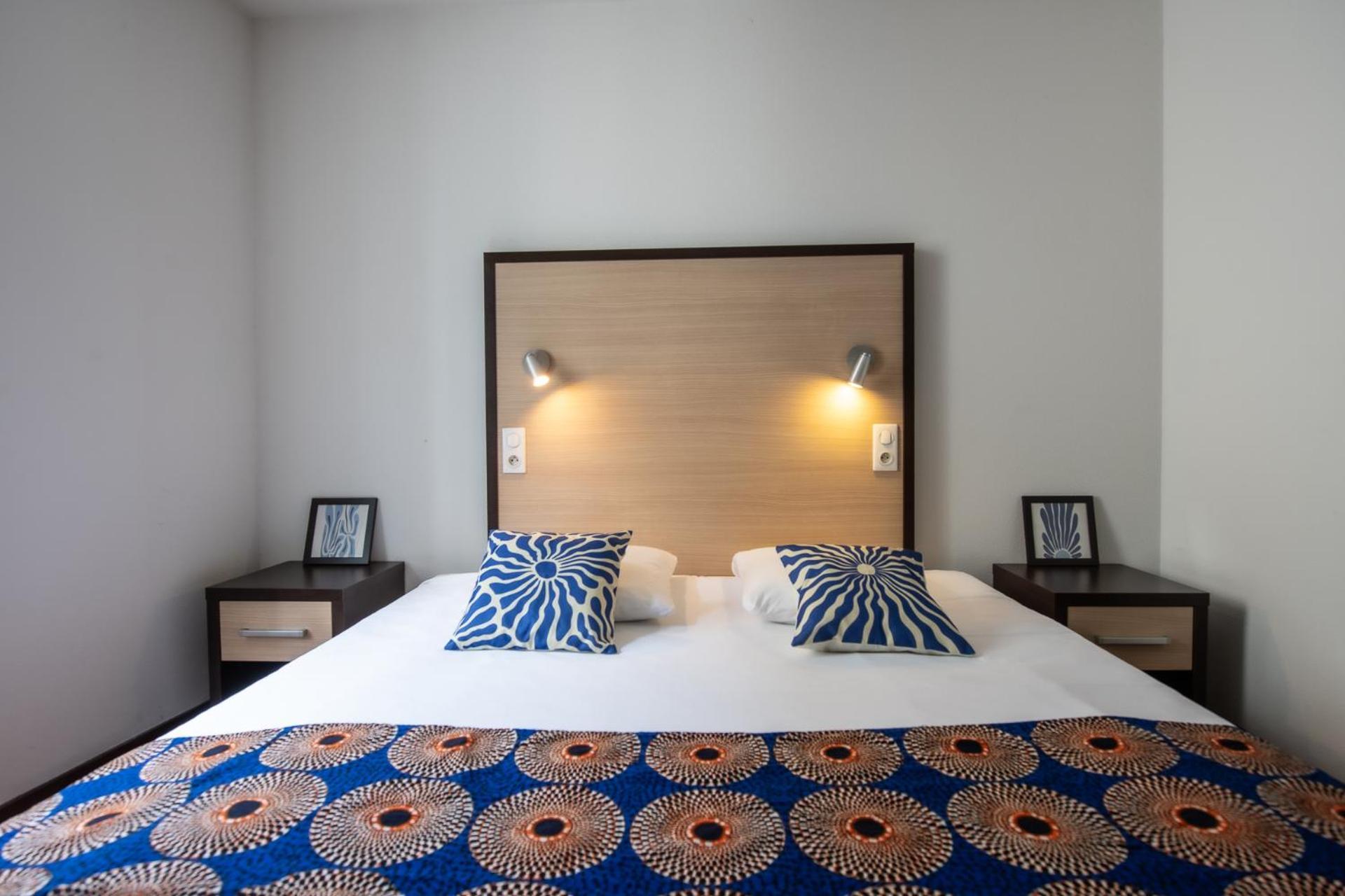 Logis Hotel Le Commerce 나바렝스 외부 사진