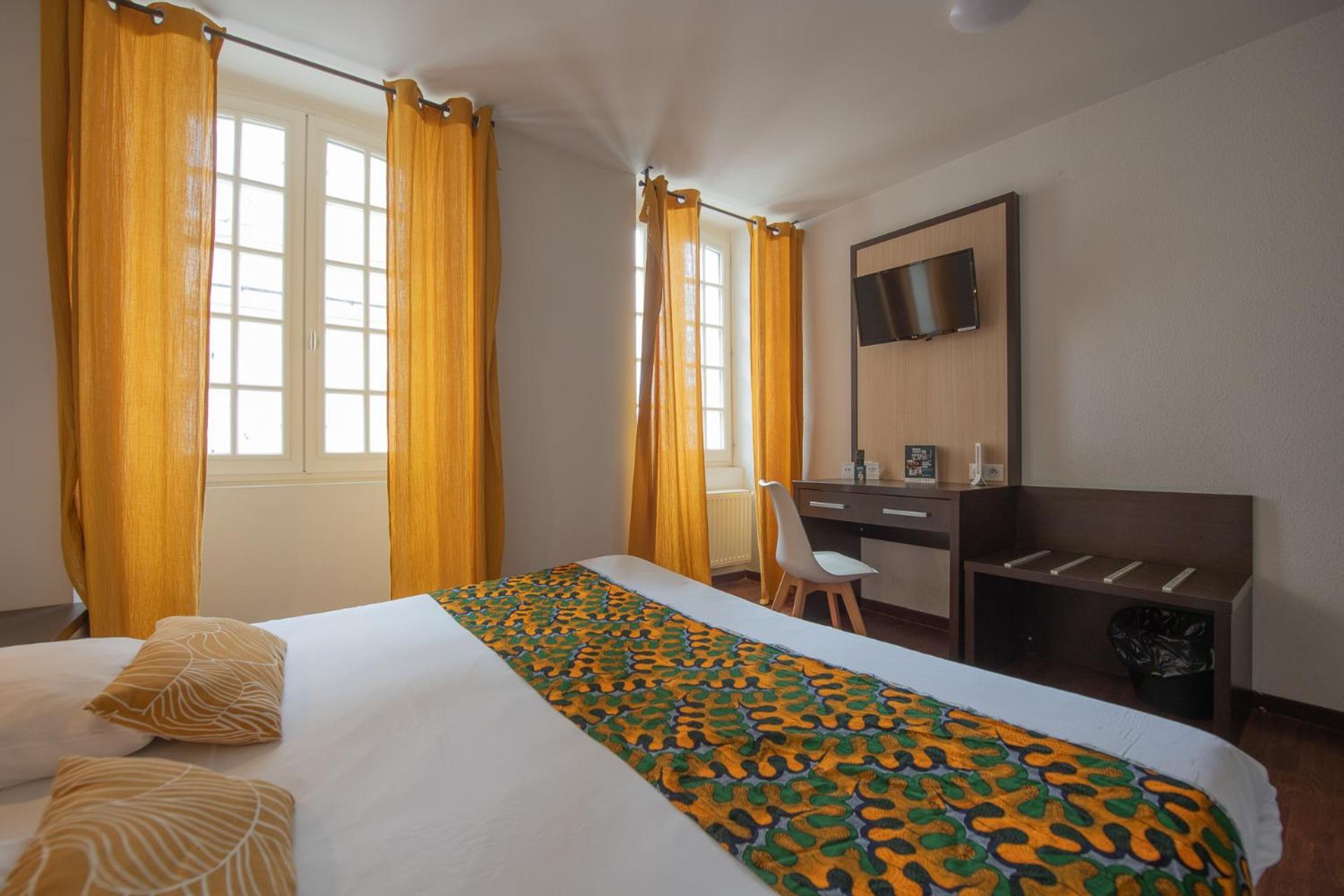 Logis Hotel Le Commerce 나바렝스 외부 사진